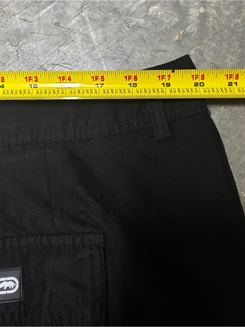 Ecko Unltd. Long Black Cargo Shorts sz 38/40